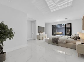 2530 Montclaire Cir, Weston FL 33327
