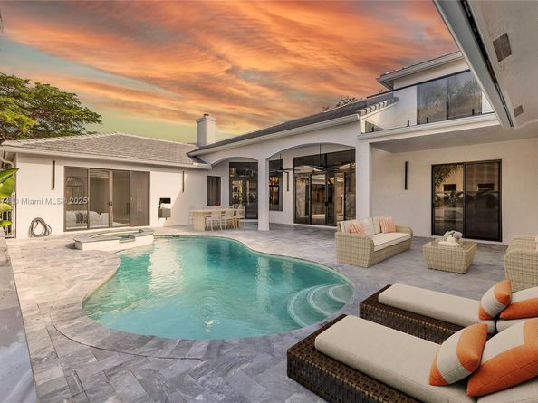 2530 Montclaire Cir, Weston FL 33327