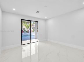 2530 Montclaire Cir, Weston FL 33327