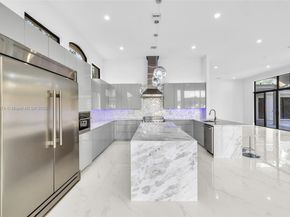 2530 Montclaire Cir, Weston FL 33327