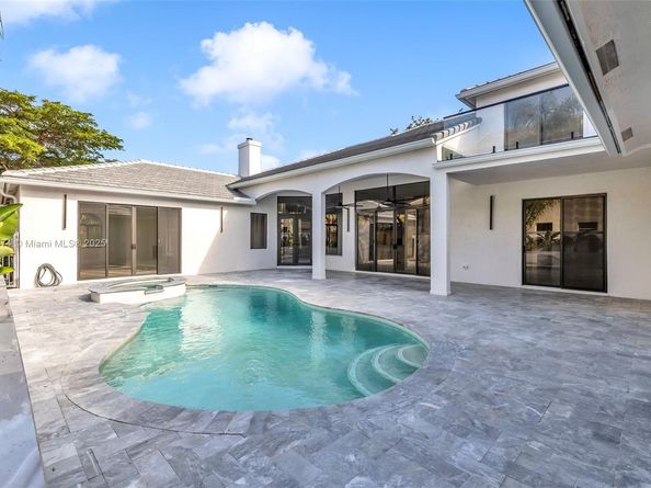 2530 Montclaire Cir, Weston FL 33327