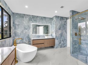 2530 Montclaire Cir, Weston FL 33327