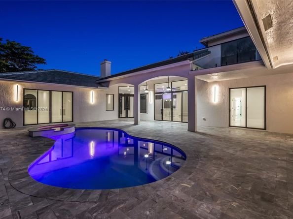 2530 Montclaire Cir, Weston FL 33327
