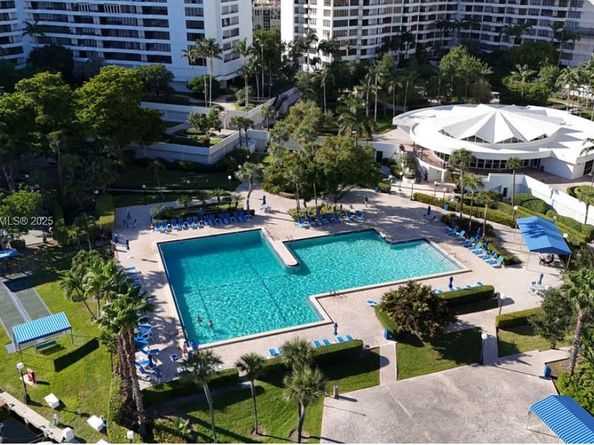 600 Three Islands Blvd 1021, Hallandale Beach FL 33009