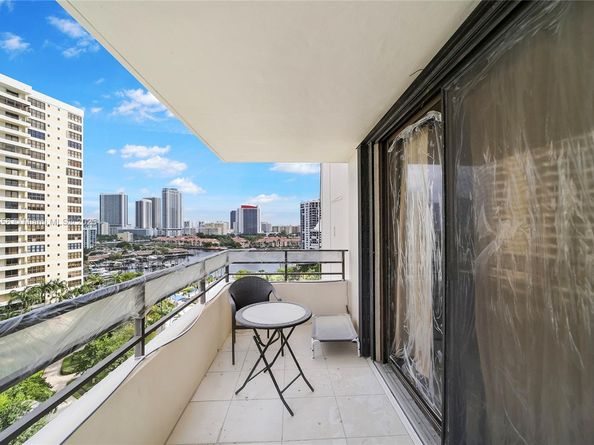 600 Three Islands Blvd 1021, Hallandale Beach FL 33009