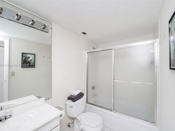 600 Three Islands Blvd 1021, Hallandale Beach FL 33009