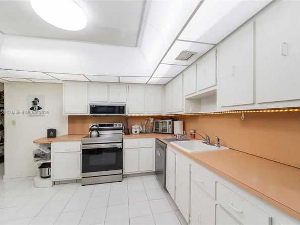 600 Three Islands Blvd 1021, Hallandale Beach FL 33009