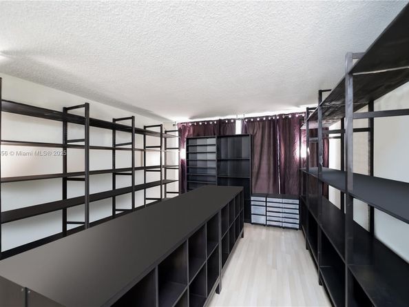 600 Three Islands Blvd 1021, Hallandale Beach FL 33009