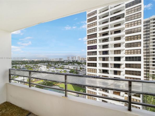 600 Three Islands Blvd 1021, Hallandale Beach FL 33009