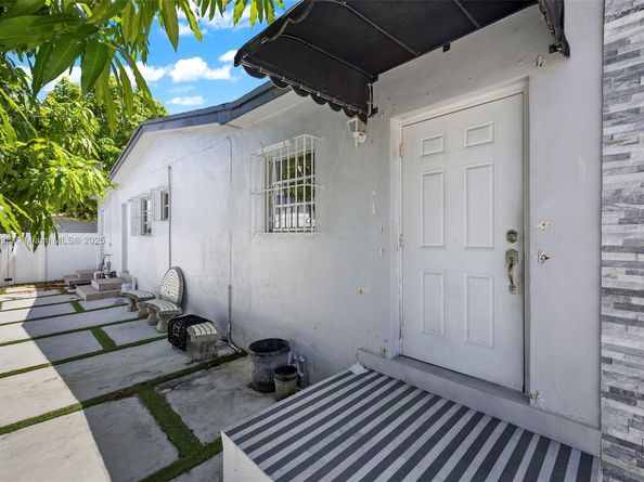 8631 SW 16th Ter, Miami FL 33155
