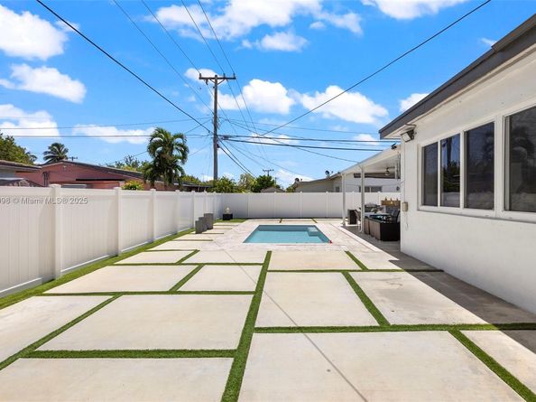 8631 SW 16th Ter, Miami FL 33155