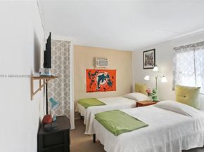 8616 SW 16th Pl, Davie FL 33324