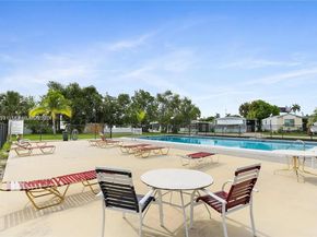 8616 SW 16th Pl, Davie FL 33324