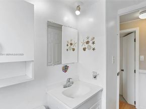 8616 SW 16th Pl, Davie FL 33324