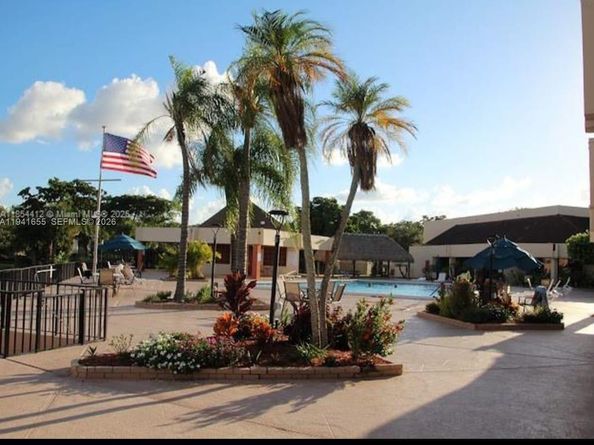 2950 W Sunrise Lakes Dr 208, Sunrise FL 33322