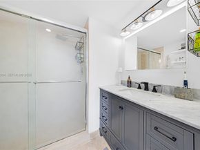 1621 Bay Rd 802, Miami Beach FL 33139