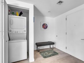 55 SW 9th St 3703, Miami FL 33130