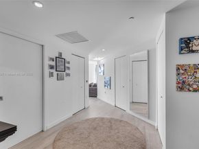 55 SW 9th St 3703, Miami FL 33130