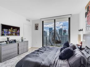 55 SW 9th St 3703, Miami FL 33130