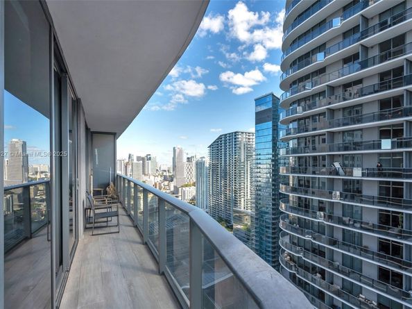 55 SW 9th St 3703, Miami FL 33130