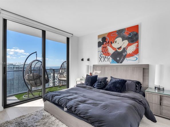 55 SW 9th St 3703, Miami FL 33130