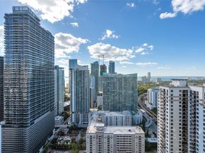 55 SW 9th St 3703, Miami FL 33130
