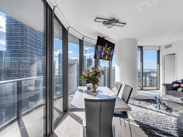 55 SW 9th St 3703, Miami FL 33130