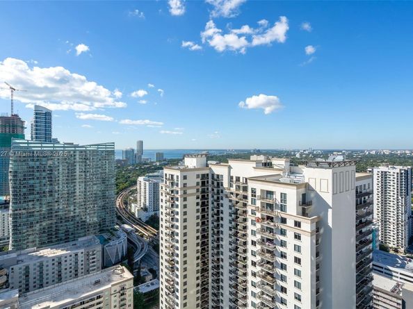 55 SW 9th St 3703, Miami FL 33130