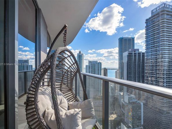 55 SW 9th St 3703, Miami FL 33130