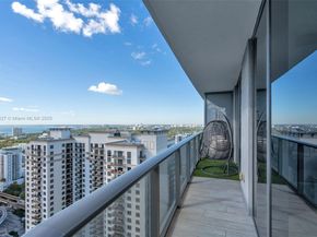 55 SW 9th St 3703, Miami FL 33130