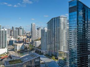 55 SW 9th St 3703, Miami FL 33130