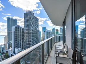 55 SW 9th St 3703, Miami FL 33130