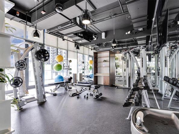 55 SW 9th St 3703, Miami FL 33130