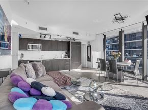 55 SW 9th St 3703, Miami FL 33130