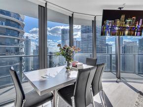 55 SW 9th St 3703, Miami FL 33130