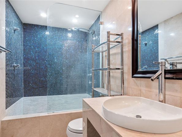 701 Brickell Key Blvd 1411, Miami FL 33131