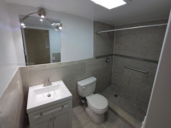 1100 Pine Dr 106, Pompano Beach FL 33060
