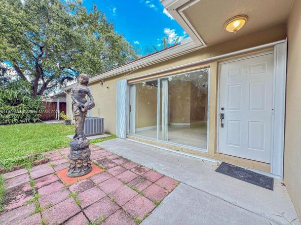 16930 SW 139th Pl, Miami FL 33177