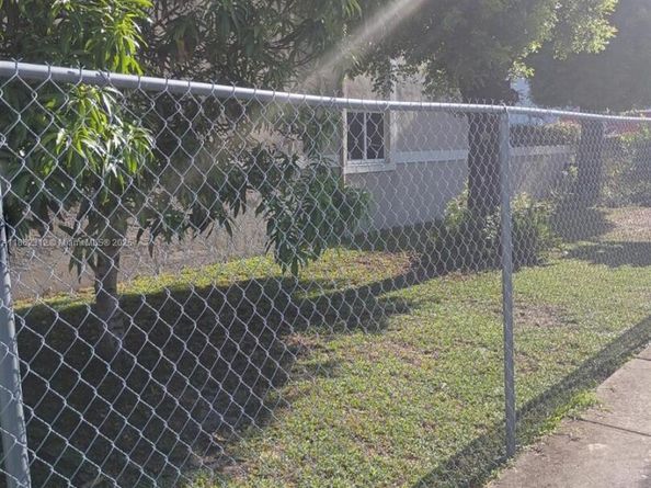 Undisclosed Address #A11862312, Miami FL 33136