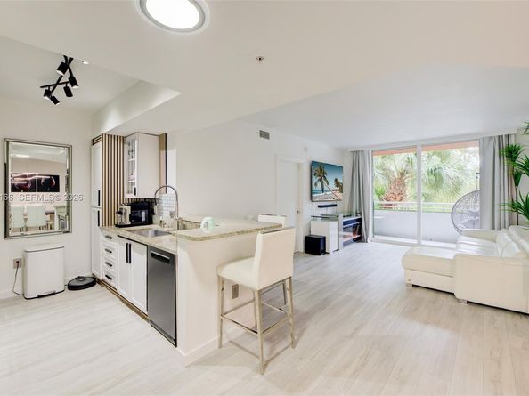 2775 NE 187th St 215, Aventura FL 33180