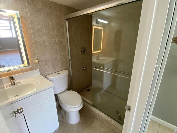 2025 NE 164th St 807, North Miami Beach FL 33162