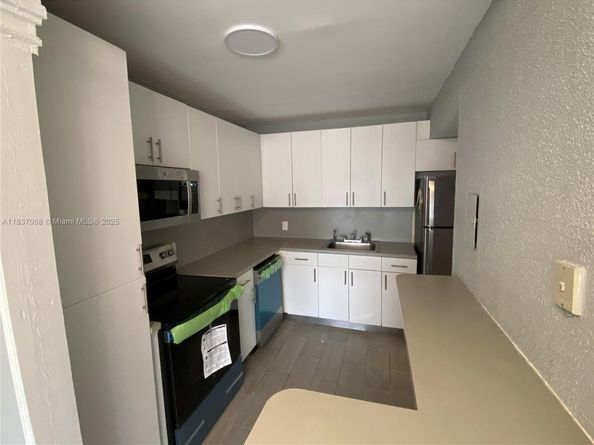 2025 NE 164th St 807, North Miami Beach FL 33162