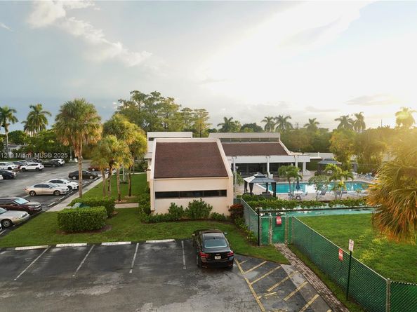 2541 Aragon Blvd 305, Sunrise FL 33322