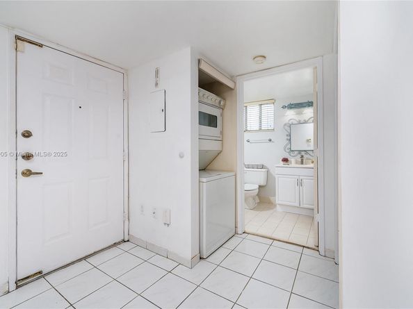 12521 NW 11th Ln 105, Miami FL 33182