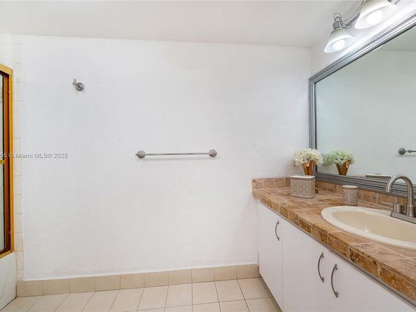 12521 NW 11th Ln 105, Miami FL 33182