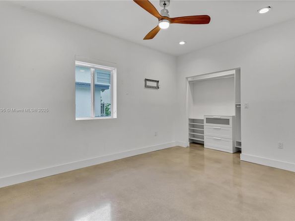 2247 NW 2nd St, Miami FL 33125