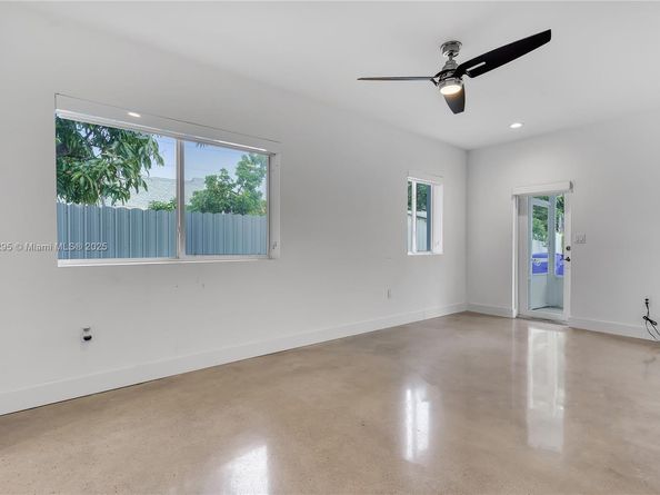2247 NW 2nd St, Miami FL 33125