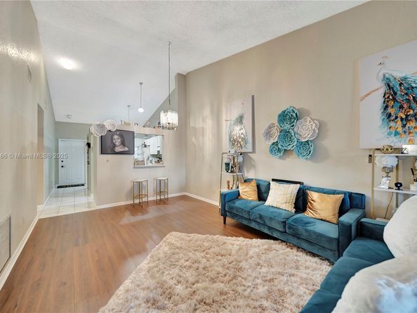 3100 NW 46th St 203, Oakland Park FL 33309