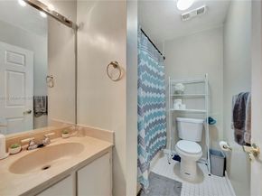 3100 NW 46th St 203, Oakland Park FL 33309