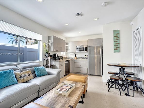 322 Oklahoma St, Hollywood FL 33019